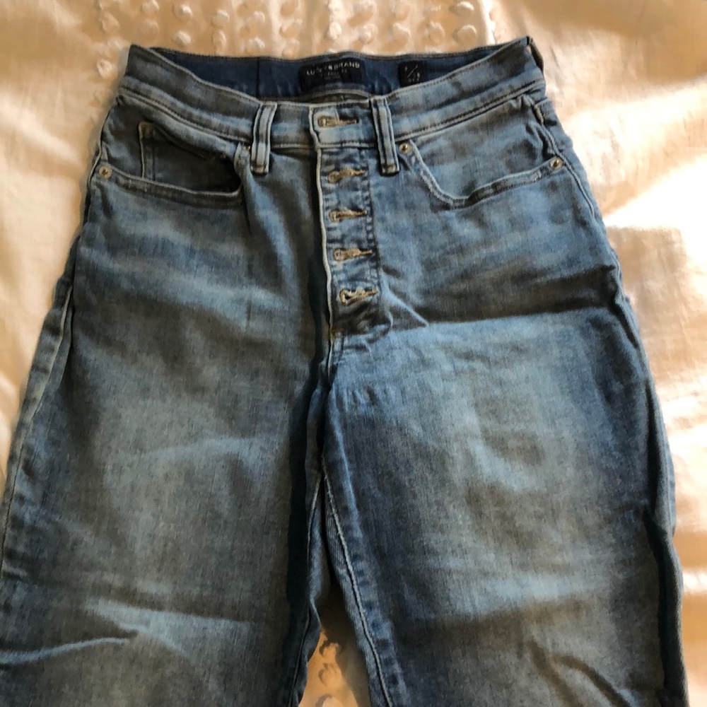 Lucky brand High rise Bridgette 
Button closure 
Size 6
Mid wash